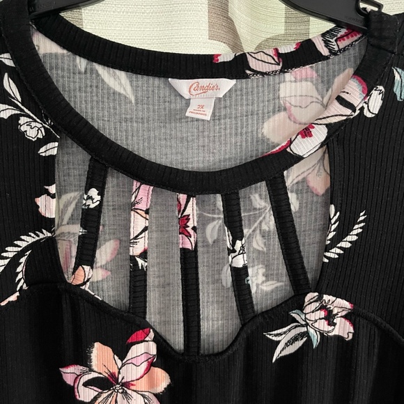 Candie's Floral Cut Out Detail Top NWT! - Picture 2 of 5